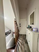 Charming Apartment Retreat - 3 Min Walk to Station - B&B Londra