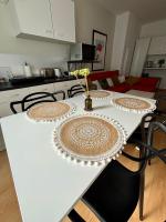 Airbn'BD - spacious and cozy studio, very central and easy access - Bed and Breakfast Mont-Saint-Guibert
