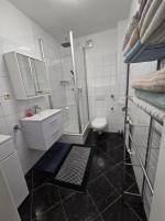Contractor's apartment with balcony, barbecue, and parking space - B&B Bottrop