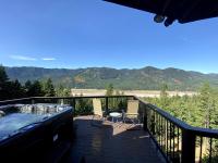 A PNW dream! Hot Tub, 3 private acres & Mnt Views! - Ferienwohnung Ronald