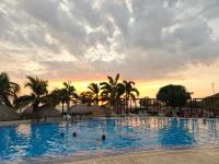 Lujoso Apto en Pozos Colorados Samaria club de playa - Chambres d'hôtes Santa Marta