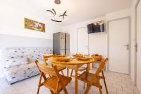 Pavillon indépendant pour 6 personnes dans une résidence sécurisée avec piscine - B&B Valras-Plage