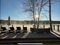 Victorian Lake Oasis Hot Tub Private Lakefront - Bed and Breakfast Lake Huntington
