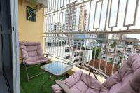 Modern 2BR Apartment in Mombasa CBD with 2 Bathrooms & Balcony near Airport & Old Town - Chambres d'hôtes Mombasa