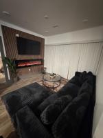 Steps to the Benz! Modern 2BR Apt Walk to Stadium - B&B Atlanta