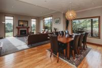 Serenity Lodge Getaway - with river views - Bed and Breakfast Egmont Village