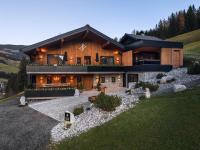 NANI - Mountain Chalet - B&B Saalbach