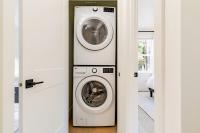 Entire place 2br light rail to FIFA with yard and AC and EV charging - Chambres d'hôtes Seattle