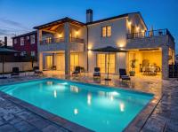 Villa Gaudeo with pool and EV station - B&B Nova Vas