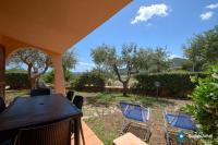 residence baia sant anna con piscina - B&B Tanaunella