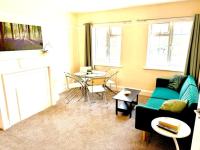 Newly Refurbished Flat in the Heart of the Town - B&B Rustington