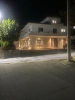 Guest House Nuhellari - Family stay & Breakfast near Osumi Canyons - Chambres d'hôtes Corovode