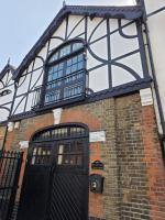 Boutique Dairy Conversion Near Ilford Station - B&B Ilford