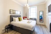 Chic 1BD Flat - wViews of Edinburgh Castle! - B&B Edinburgh