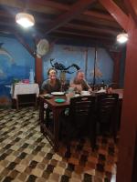 Three Ken Homestay & Cafe - B&B Manado