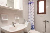 Galatas studio 3, ideal for solo travellers, 750m from the beach - Chambres d'hôtes Galatás