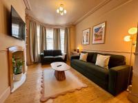 Central Cardiff Gem- Sleeps 12- Free Street Parking - B&B Cardiff