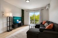 Boho Chic, 3 Bedrooms, Parking, AC, Unit 8 - B&B Québec