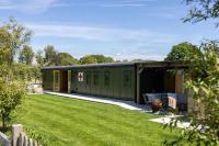 Beautifully Restored WW2 Carriage - Sleeps 6 - Chambres d'hôtes Birdham