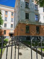 Elegant Lotus Apartment with Park Views between Art Nouveau District & Old Town - B&B Riga