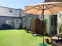 Cosy Private Getaway with Own Patio & Shower Room - B&B Bournemouth