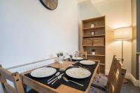Spacious 4BR Walk to the Beach, Free Parking, Sleeps 9 - B&B Blackpool