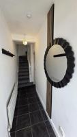 Modern 2BR Belfast Stay Sleeps 4 with Free Parking - Bed and Breakfast Belfast