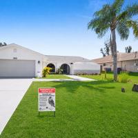 Waterfront Escape with Wild Owl Charm, Heated Pool & Pet-Friendly - B&B Cape Coral