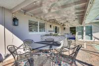 Waterfront Home w/ Boat Dock & Bar in N Fort Myers - B&B North Fort Myers