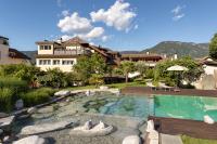 Kreuzwegerhof Nals - Apartments with Pool and Air Conditioning near Merano & Bolzano - Chambres d'hôtes Nalles