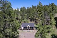 Cozy Cabin w Private Hot Tub and Fire Pit - B&B Somers