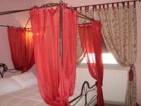 Camera Matrimoniale con Vista Giardino