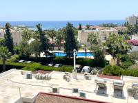 Marina Sea Breeze Apartment, Sleeps 8, Free Wi-Fi - Chambres d'hôtes Limassol