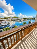 Vue imprenable sur la Marina de Bas-du-Fort - B&B Le Gosier