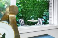 Midtown Flat for Lovers of Art & Decor! 5 min walk to Ponce City Market! 3 miles to downtown! - B&B Atlanta