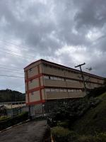 Apto aconchegante Serra Negra próximo ao Centro no Condomínio Rio Sapucaí - 2 Dorm ate 7 hospedes Wi fi 2 Vaga de Garagem apto 11 - Chambres d'hôtes Serra Negra