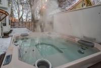 Dwntwn CDA Historic Remodel - Walk to Lake with Hot Tub - Chambres d'hôtes Coeur d'Alene
