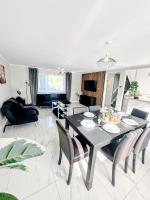 Home, but Better - Up to 11 Guests - Family & Contractor Stay - Bed and Breakfast Ormesby