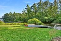 Lakefront, Kayaks Included, Come Unwind In Lenox! - B&B Lenox