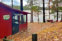 Little Red Lakeside Cabin - B&B Three Lakes