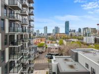 Calgary Tower View with Rooftop Patio & UG Parking - B&B Calgary