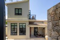 Petra House - Renovated Stone Villa with Courtyard - B&B Perama
