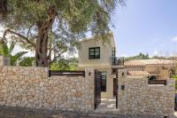Petra House - Renovated Stone Villa with Courtyard - B&B Perama