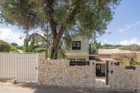 Petra House - Renovated Stone Villa with Courtyard - B&B Perama