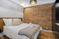 Explore the Quaint Cafe Locale from Saddlers House - B&B Hobart