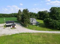 Peaceful 4 Bed Historic Farmhouse in Lancaster Min to Hocking hills! Sleeps 10 - Chambres d'hôtes Lancaster