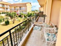 Large 4BR House in Nea Fokaia, near Sani & Beach - Chambres d'hôtes Néa Fókaia