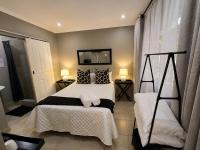 Zhantique Guest House 2- Unit 8 - B&B Boksburg