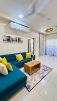 The Teal Suite Vibrant 2BHK High-Rise in GIFT City - Chambres d'hôtes Gandhinagar