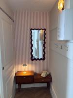 Appartement T2 pop rétro 70s, hypercentre - B&B Cherbourg